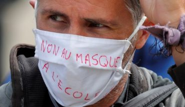 En Francia realizaron una protesta contra el uso del barbijo