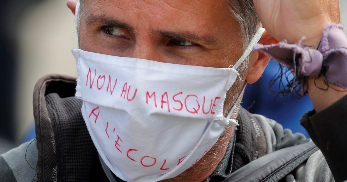 En Francia realizaron una protesta contra el uso del barbijo
