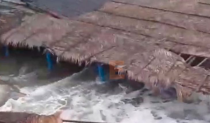 Huracán Genevieve destruye enramadas en Las Peñas de Lázaro Cárdenas, Michoacán