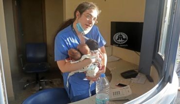Imagen conmovedora: una enfermera salvó tres bebés tras la explosión en Beirut