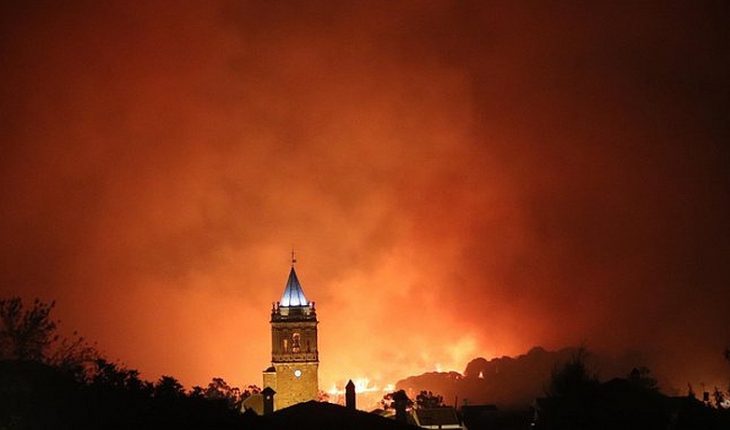 Incendio forestal fuera de control obliga a evacuar a 3.100 personas en España