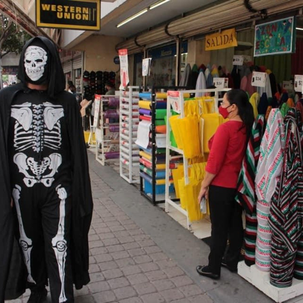 "La Muerte" recorre el Centro de Culiacán, y pide a la ciudadanía usar cubrebocas