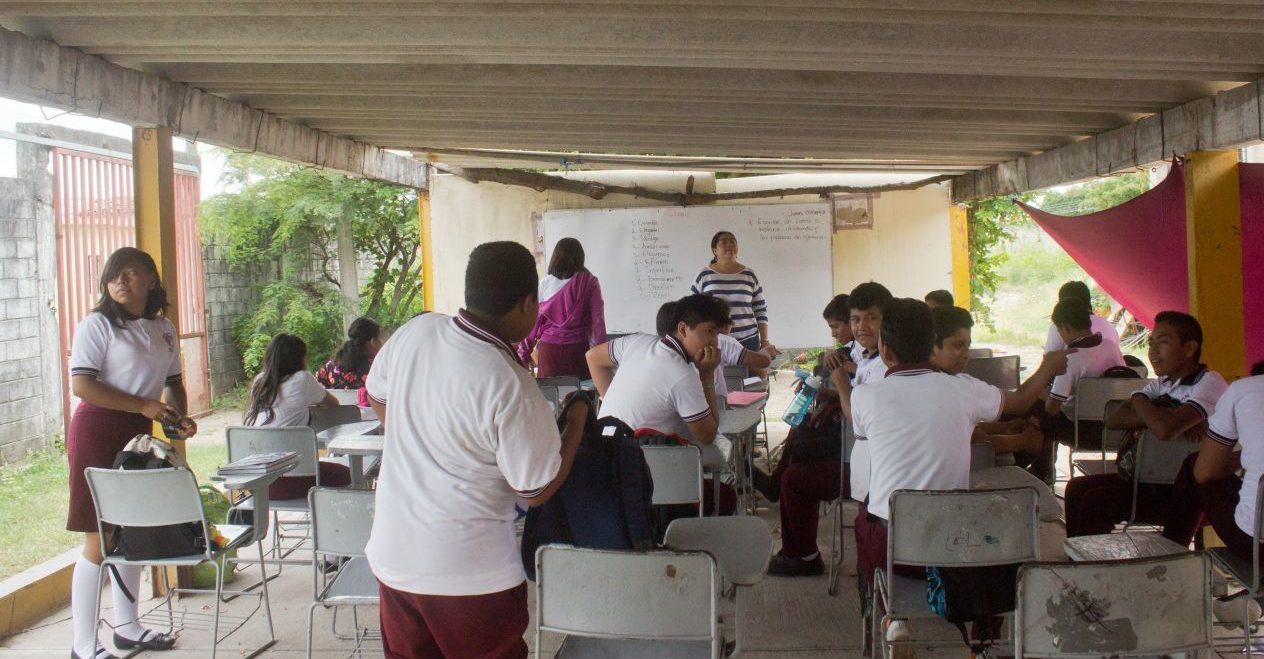 Maestros de Oaxaca rechazan clases remotas de la SEP; Sindicato las respalda