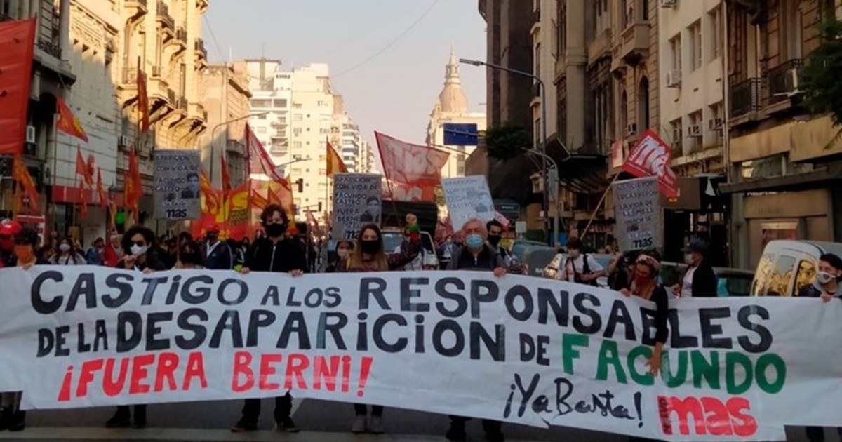 Manifestantes de izquierda se movilizan por Facundo Astudillo Castro
