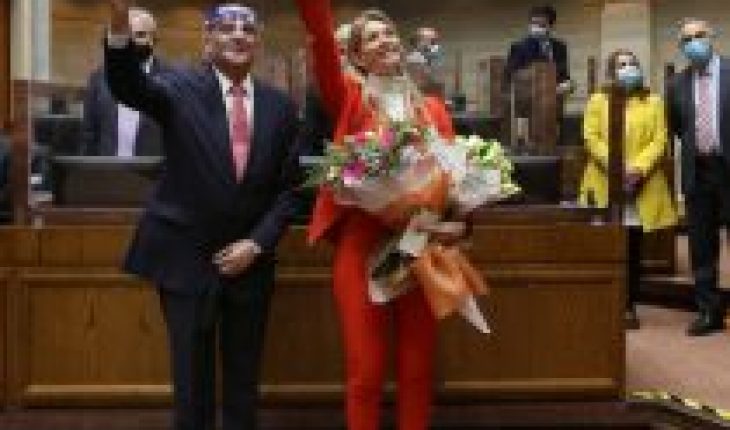 Marcela Sabat (RN) y Claudio Alvarado (UDI) juraron como nuevos senadores