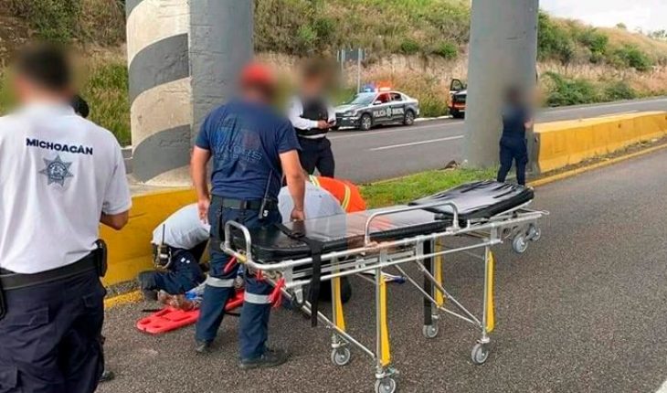 Mujer resulta herida tras arrojarse de un puente en Morelia, Michoacán