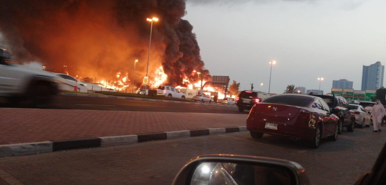 Registran incendio en mercado en la ciudad de Ajman, Emiratos Árabes Unidos (Video)