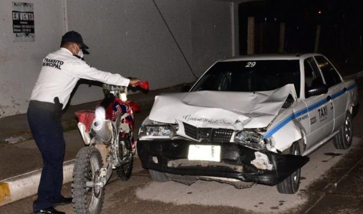Taxi embiste a un motociclista en bulevar Labastida Ochoa, Guamúchil