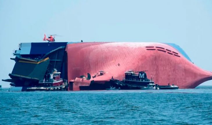 Un barco con 4 mil autos Hyundai y Kia se hunde a metros de la costa estadounidense