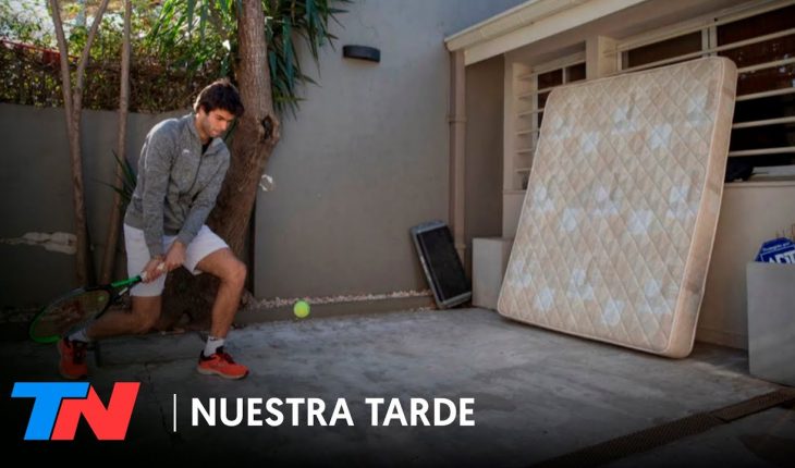 Video: Facundo es una de las promesas del tenis argentino, no entrena hace meses y practica con un colchón