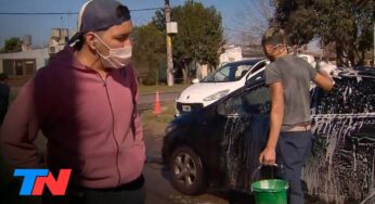 Video: Florencio Varela: tiene 19 años, cobró el IFE y puso un lavadero de autos en la cuadra de su casa
