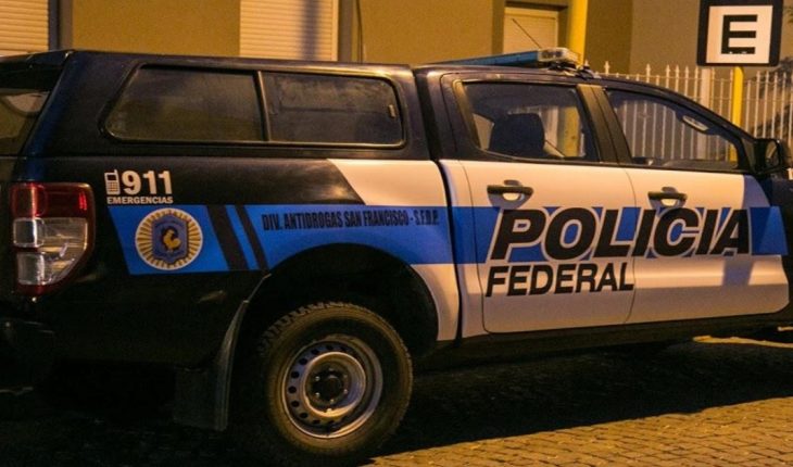translated from Spanish: A Federal Policeman shot two City troops by believing them thieves