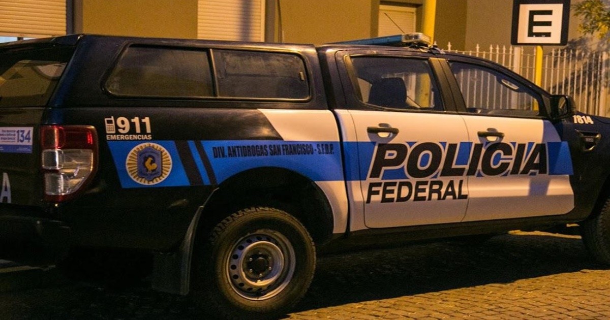 A Federal Policeman shot two City troops by believing them thieves