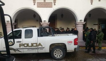 translated from Spanish: Five policemen arrested in Jalisco for murder of young detainee