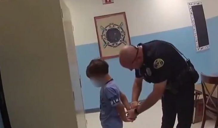 translated from Spanish: Florida Police Detain 8-Year-Old in The Middle of Class (Video)