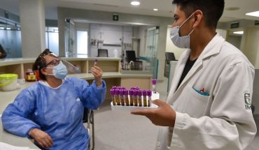 translated from Spanish: Government agrees with companies to test its vaccine in Mexico