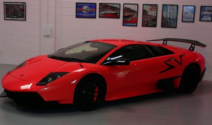 translated from Spanish: Man buys a bat lamborghini with pandemic supports