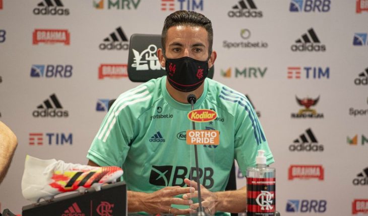 translated from Spanish: Mauricio Isla is featured at the Flamengo and makes a nod to the U: “It’s a beautiful challenge for me”