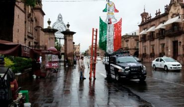 translated from Spanish: Morelia Historic Center dresses in the colors of the homeland