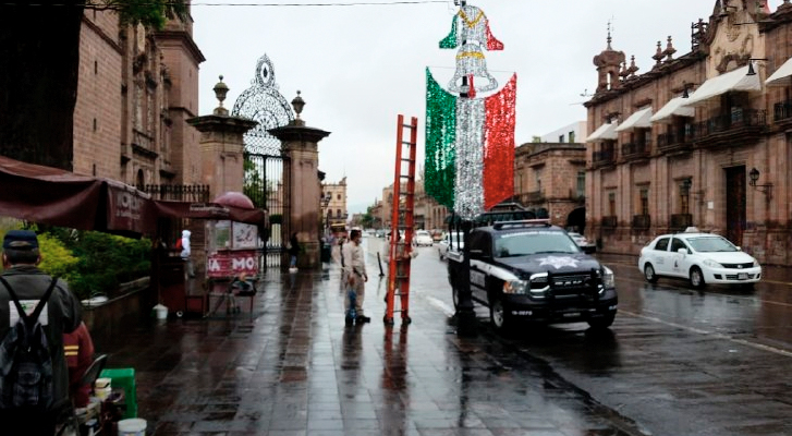 Morelia Historic Center dresses in the colors of the homeland