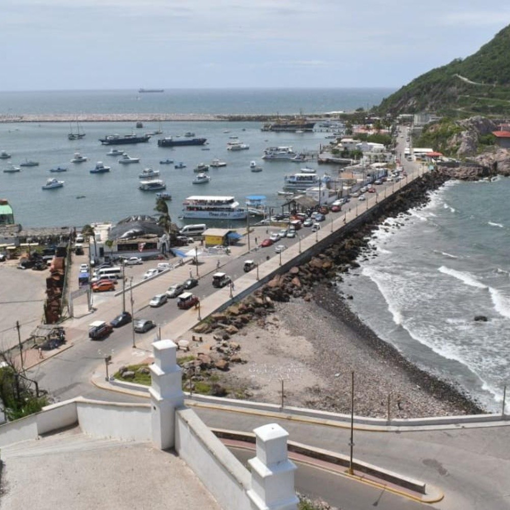 Port captaincy in Mazatlan closes navigation for tropical storm Hernán