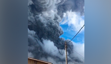 translated from Spanish: Stunning images of the eruption of Sinabung volcano in Indonesia (Video)