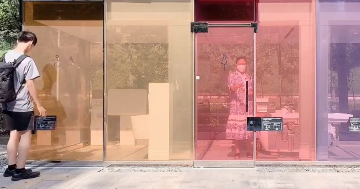 They create transparent public baths in Tokyo and are a success!