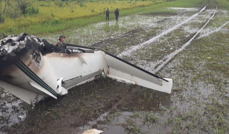 translated from Spanish: They find burned plane and 735 kilos of cocaine in northern Guatemala