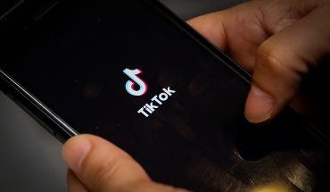 translated from Spanish: Trump seeks to ban TikTok in US for “national security reasons”