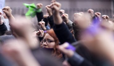 translated from Spanish: Women demonstrate against femicidal violence and impunity in CDMX