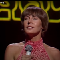 Fallece la cantante del himno “I Am Woman” Helen Reddy, icono feminista del pop de los años setenta