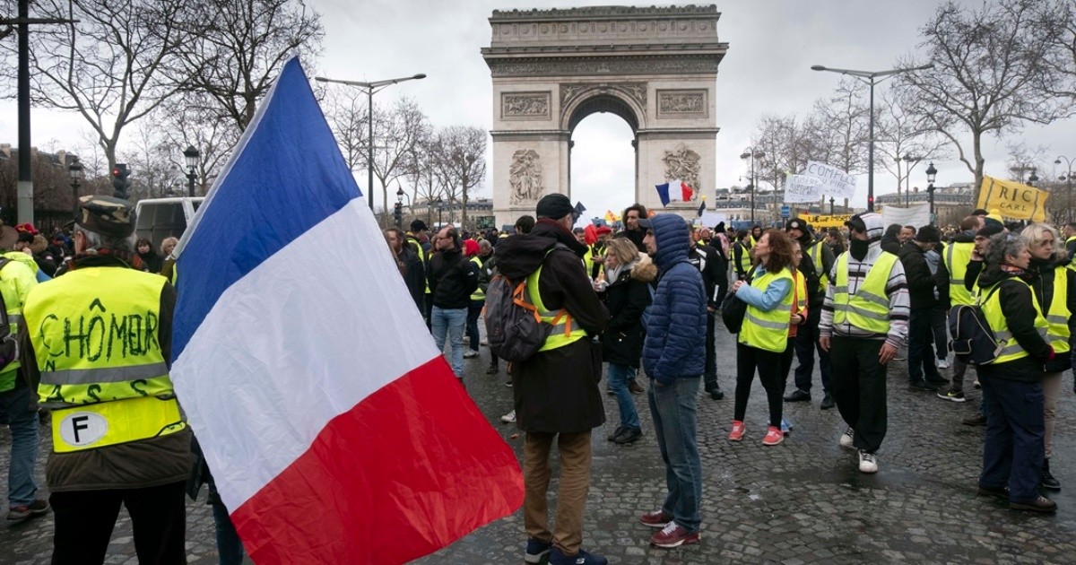 Franca: volvieron los chalecos amarillos y hubo disturbios y detenidos