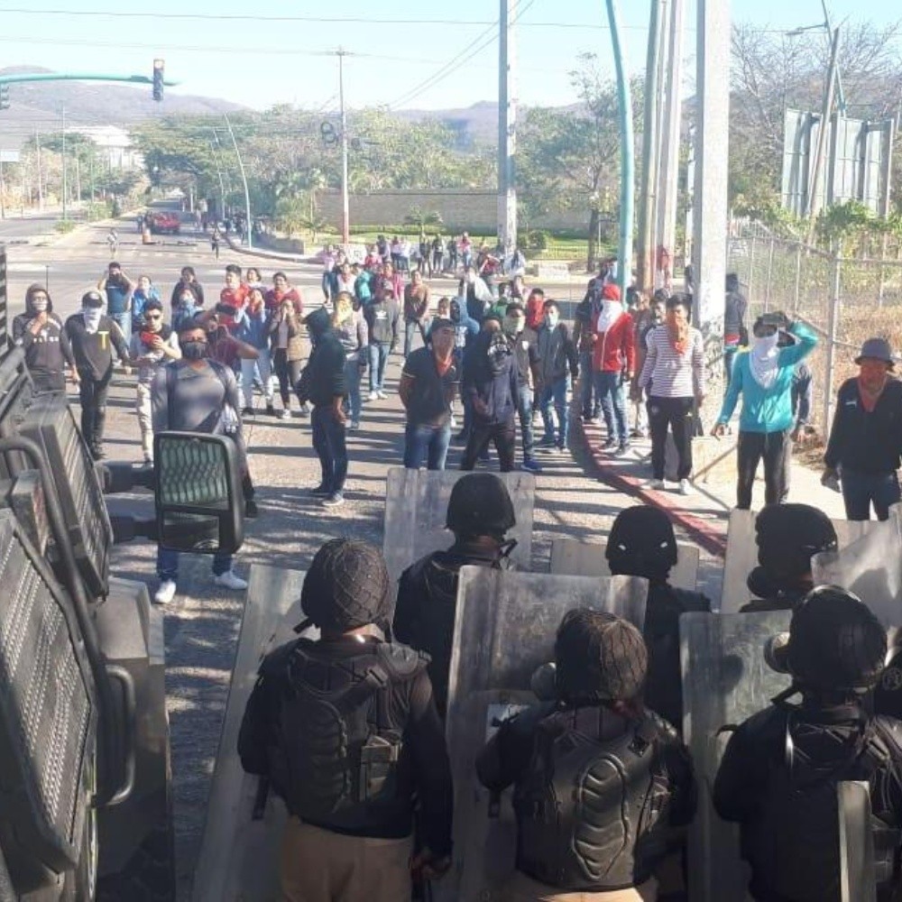Guerrero: SSP ha detenido a más de 100 falsos normalistas en protestas