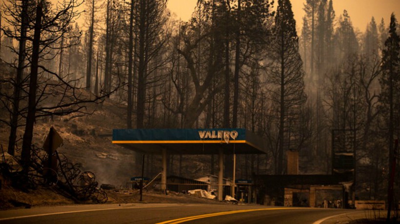 Incendios forestales amenazan miles de casas en California