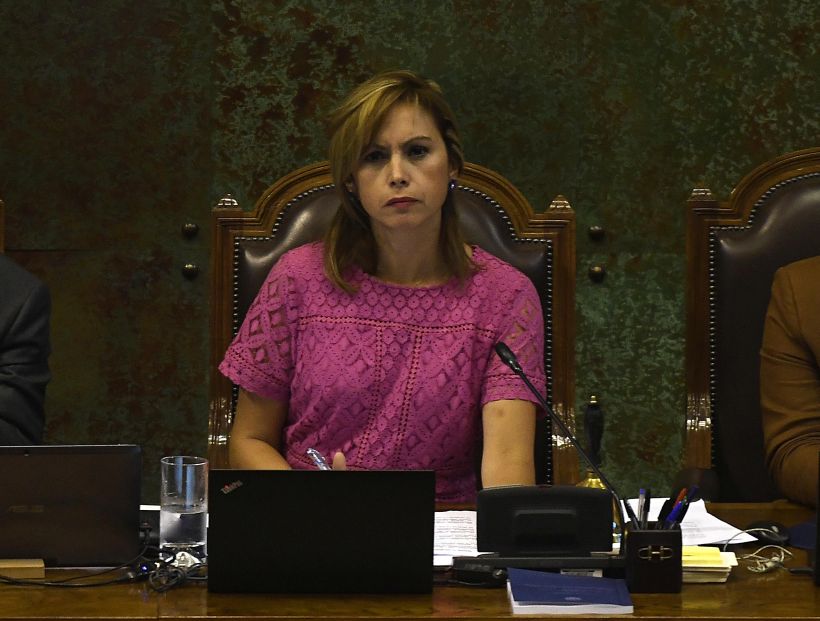 Inician sumario sanitario en contra de diputada Loreto Carvajal: Intendencia acusó que "no se le pudo controlar"