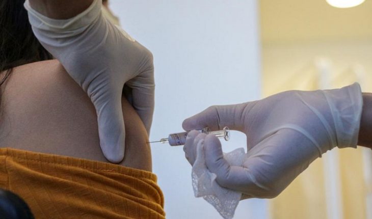 Rusia firma acuerdo para enviar a México 32 millones de vacunas contra COVID