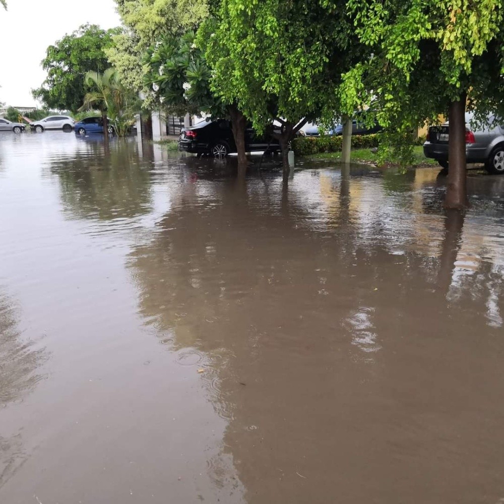 Llueve 32 mm en Los Mochis y se inundan varias calles