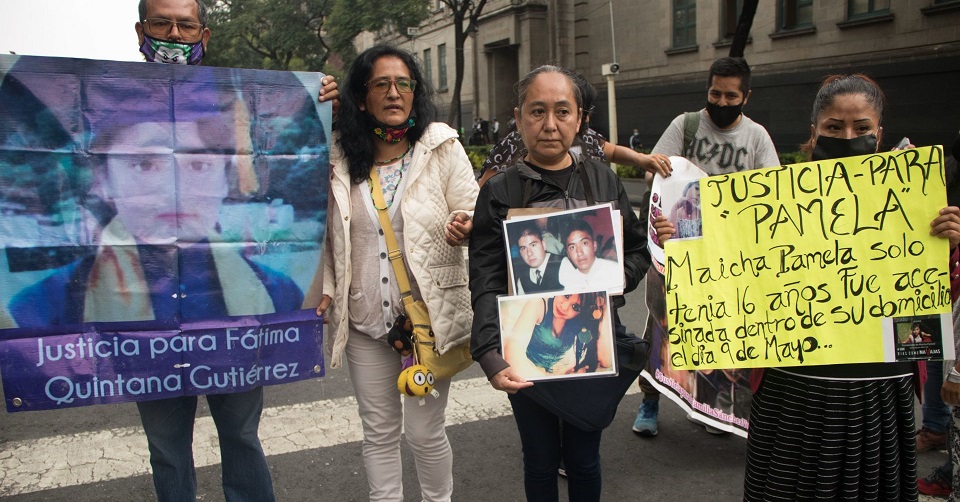Madres de víctimas de feminicidio se manifiestan frente a la Suprema Corte