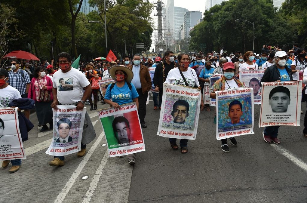 Marcha por la desaparición de los 43 normalistas de Ayotzinapa