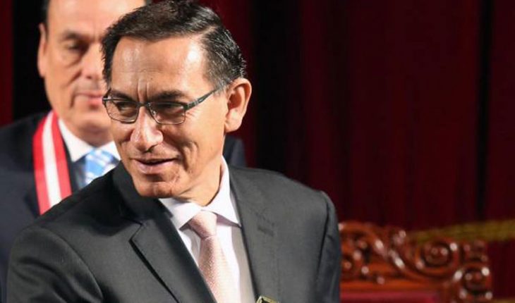 Martín Vizcarra supera juicio y continúa como Presidente de Perú