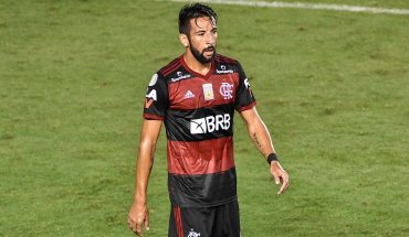 Mauricio Isla brilló con dos asistencias en victoria del Flamengo