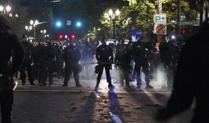 Protesta nocturna en Portland, Oregon, declarada ilegal deja varios detenidos