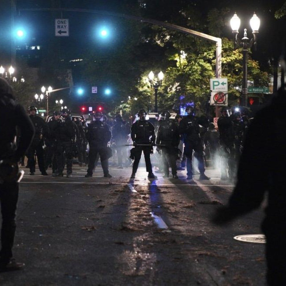 Protesta nocturna en Portland, Oregon, declarada ilegal deja varios detenidos