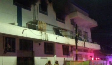 Se incendia tienda de conveniencia en El Rosario