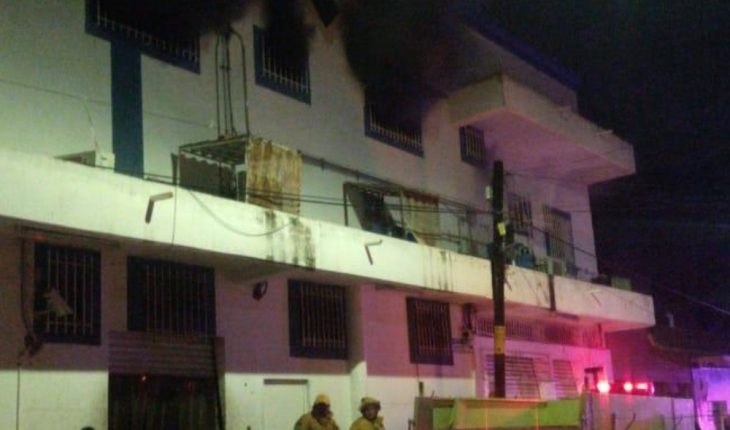 Se incendia tienda de conveniencia en El Rosario