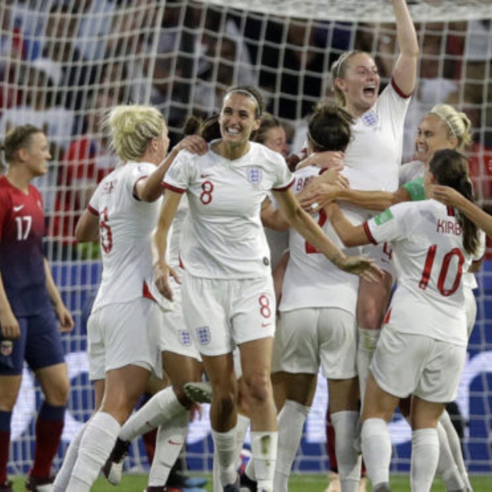 Selección de futbol femenil de Inglaterra cobrará igual a la varonil: FA