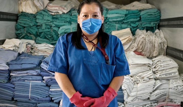 Trabajadores de limpieza en hospitales, ‘héroes invisibles’ ante la pandemia