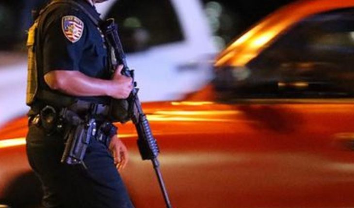 Un oficial de California es captado robando la casa de un hombre muerto