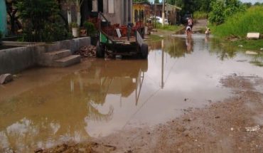 Vecinos de Prolongación Cristerna sufren inundaciones en Rosario