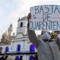 Argentinians back to the streets in protest against confinement